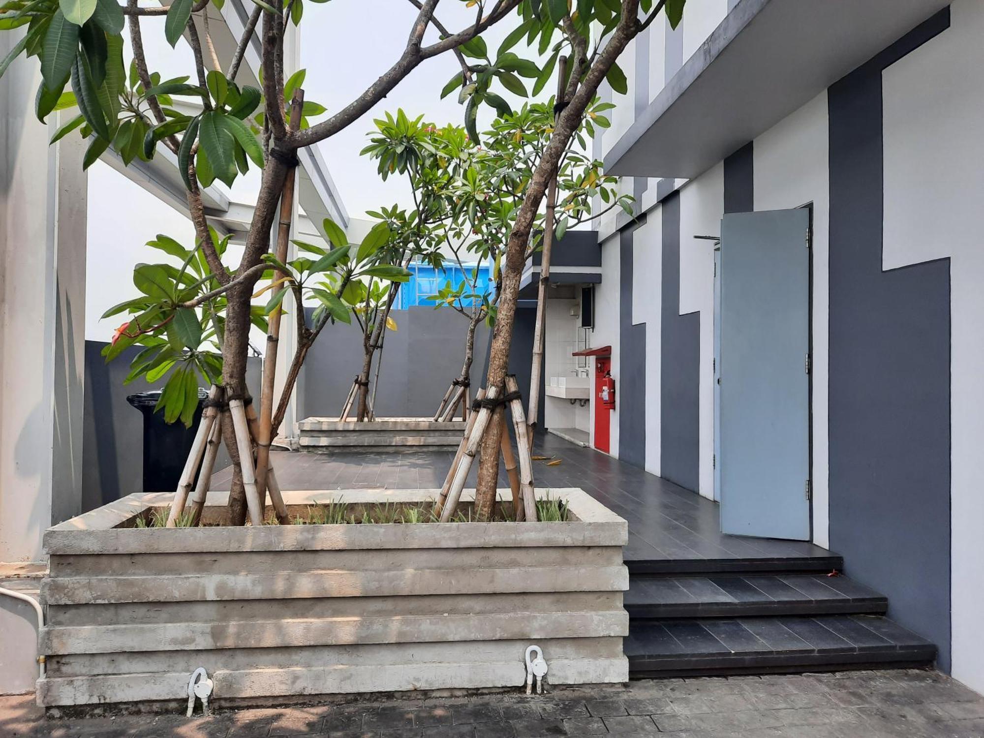 Comfortable At Monroe Tower By Travelio Apartemen Bekasi